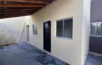 Imagem: A casa possui 2 Dormitórios, 1 Banheiro, 1 Vaga na garagem