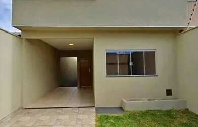 Imagem: A casa possui 2 Dormitórios, 2 Vagas na garagem e está localizado