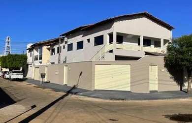 Imagem: A casa possui 2 Dormitórios, 1 Banheiro, 2 Vagas na garagem