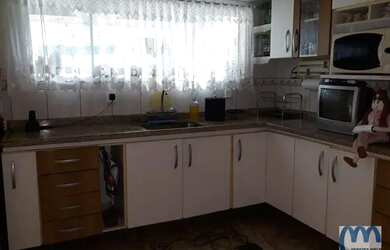 Imagem: A casa possui 3 Dormitórios, 3 Banheiros, 1 Vaga na garagem