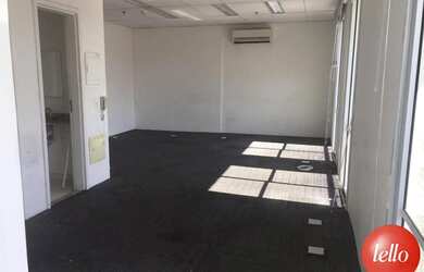 Imagem: O depósito possui 2 Vagas na garagem, 94m² de Área e está