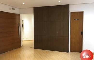 Imagem: O depósito possui 5 Vagas na garagem e 130m² de Área e está