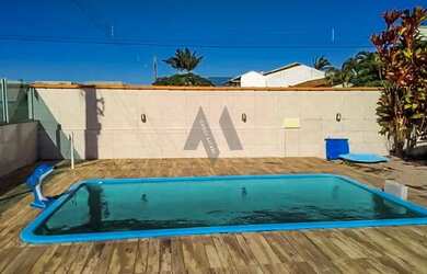 Imagem: A casa possui 3 Dormitórios, 2 Banheiros, 3 Vagas na garagem