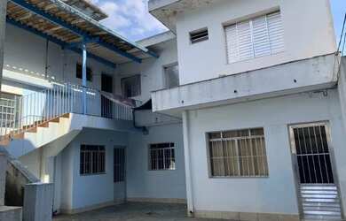 Imagem: A casa para alugar possui 3 Dormitórios, 1 Banheiro, 4 Vagas