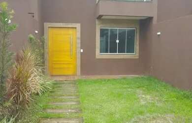 Imagem: A casa possui 2 Dormitórios, 1 Banheiro, 2 Vagas na garagem