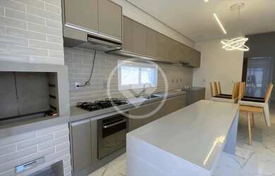 Imagem: A casa em condomínio possui 3 Dormitórios, 1 Banheiro, 4 Vagas