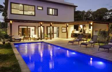 Imagem: A casa em condomínio possui 5 Dormitórios, 5 Banheiros, 2