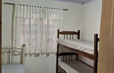 Imagem: A casa possui 3 Dormitórios, 2 Banheiros, 3 Vagas na garagem