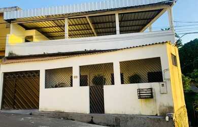 Imagem: A casa possui 2 Dormitórios, 3 Banheiros, 1 Vaga na garagem