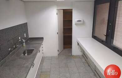 Imagem: O depósito possui 5 Vagas na garagem, 633m² de Área e está