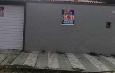 Imagem: A casa possui 3 Dormitórios, 2 Banheiros, 1 Vaga na garagem