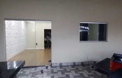 Imagem: A casa possui 2 Dormitórios e está localizado em Samambaia