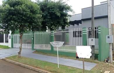 Imagem: A casa possui 2 Dormitórios, 1 Banheiro, 1 Vaga na garagem