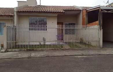 Imagem: A casa possui 2 Dormitórios, 1 Banheiro, 1 Vaga na garagem