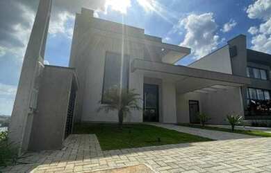 Imagem: A casa possui 3 Dormitórios, 5 Banheiros, 4 Vagas na garagem