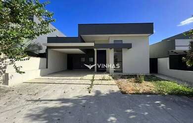 Imagem: A casa em condomínio possui 3 Dormitórios, 2 Banheiros, 2