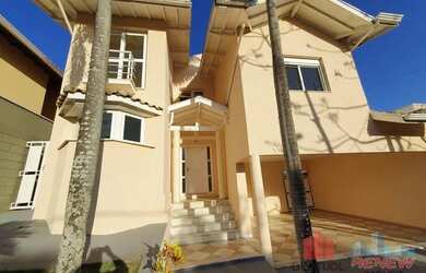 Imagem: A casa em condomínio possui 3 Dormitórios, 5 Banheiros, 4