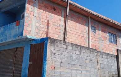 Imagem: A casa possui 2 Dormitórios, 2 Banheiros, 2 Vagas na garagem