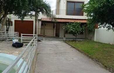 Imagem: A casa possui 2 Dormitórios, 2 Banheiros, 1 Vaga na garagem