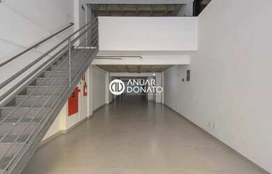 Imagem: O depósito possui 3 Vagas na garagem, 209m² de Área e está