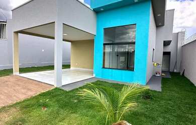 Imagem: A casa à venda possui 3 Dormitórios, 3 Banheiros, 2 Vagas