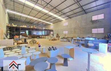 Imagem: O depósito possui 5 Vagas na garagem, 490m² de Área e está