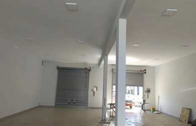 Imagem: O depósito possui 5 Vagas na garagem, 155m² de Área e está