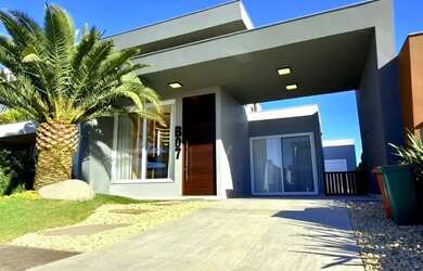 Imagem: A casa em condomínio possui 3 Dormitórios, 4 Banheiros, 2