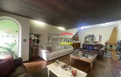 Imagem 4: Apresentamos uma casa com dois pavimentos situada em local estratégico...