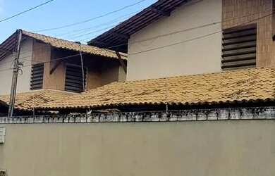 Imagem: A casa possui 5 Dormitórios, 4 Banheiros, 5 Vagas na garagem