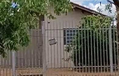 Imagem: A casa possui 2 Dormitórios, 1 Banheiro, 60m² de Área e