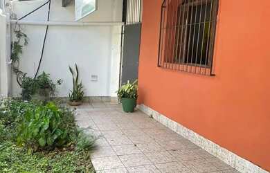 Imagem: A casa possui 5 Dormitórios, 3 Banheiros, 250m² de Área e