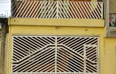 Imagem: A casa possui 4 Dormitórios, 3 Banheiros, 2 Vagas na garagem