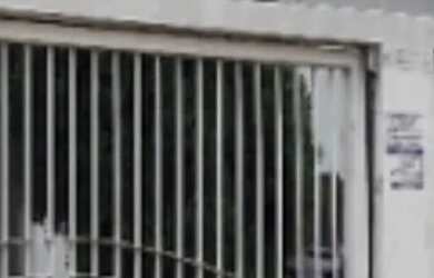 Imagem: A casa possui 4 Dormitórios, 3 Banheiros, 3 Vagas na garagem