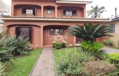 Imagem: A casa possui 3 Dormitórios, 3 Banheiros, 2 Vagas na garagem