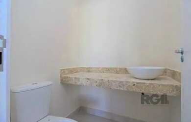 Imagem 13: Casa em Porto Alegre, no bairro Hípica, com 3 dormitório s , e 3 banheiros,...