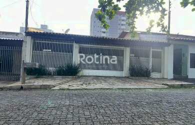 Imagem: A casa possui 3 Dormitórios, 3 Banheiros e 300m² de Área