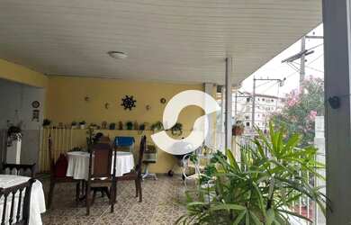 Imagem: A casa possui 2 Dormitórios, 1 Banheiro, 2 Vagas na garagem