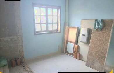 Imagem: A casa possui 3 Dormitórios, 1 Banheiro, 1 Vaga na garagem