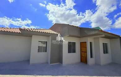 Imagem: A casa possui 3 Dormitórios, 1 Banheiro, 3 Vagas na garagem