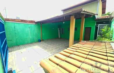 Imagem: A casa possui 5 Dormitórios, 5 Banheiros, 4 Vagas na garagem