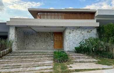 Imagem: A casa em condomínio possui 3 Dormitórios, 1 Banheiro, 4 Vagas