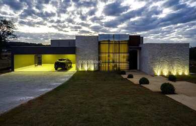 Imagem: A casa em condomínio possui 4 Dormitórios, 5 Banheiros, 5