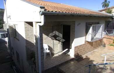 Imagem: A casa possui 3 Dormitórios, 3 Banheiros, 2 Vagas na garagem