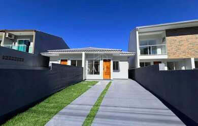 Imagem: Casa, com 2 dormitórios, com 2 vagas de garagem, de 67 m²