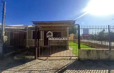 Imagem: A casa possui 2 Dormitórios, 1 Banheiro, 1 Vaga na garagem