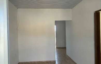 Imagem: A casa possui 2 Dormitórios, 1 Banheiro, 70m² de Área e