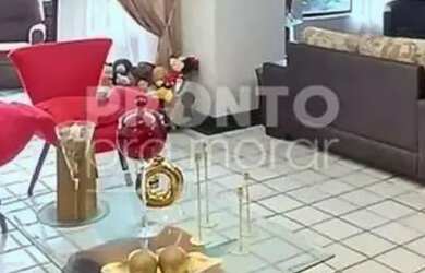 Imagem: O apartamento possui 3 Dormitórios, 1 Banheiro, 2 Vagas na