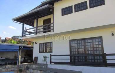 Imagem: A casa possui 5 Dormitórios, 2 Banheiros, 5 Vagas na garagem