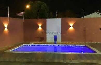 Imagem: A casa possui 2 Dormitórios, 1 Banheiro, 2 Vagas na garagem